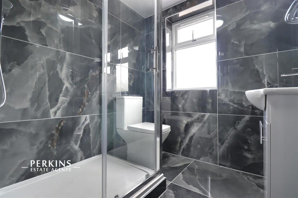 Bathroom 3.jpg