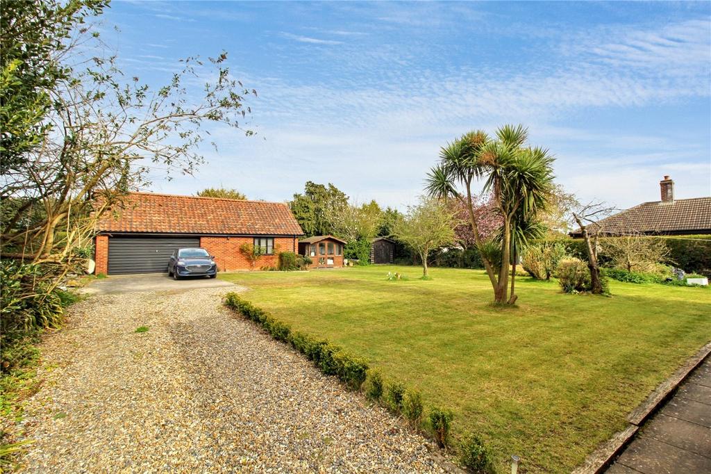 Garden &amp; Outbuilding