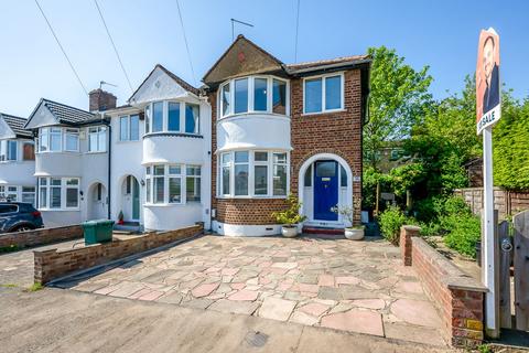 16 Meadow Close, Chislehurst, BR7 6JB