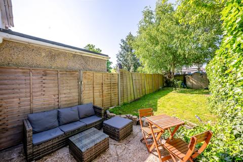 16 Meadow Close, Chislehurst, BR7 6JB