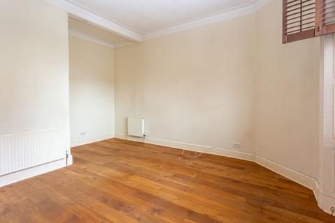 64 Eyre Place, Edinburgh, EH3 5EJ