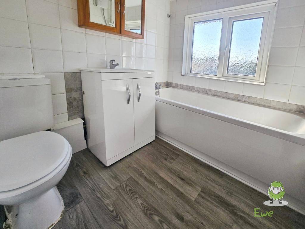 Ewe Move Basingstoke St Andrews Road Bathroom