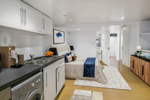 Studio to rent, Waller Road, London SE14