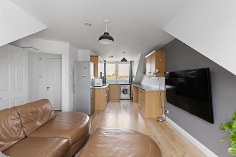 201a, Duddingston Park South, Edinburgh, EH15 3EJ