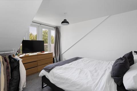 201a, Duddingston Park South, Edinburgh, EH15 3EJ