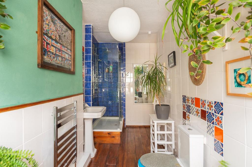 4 R5 RMR - Bathroom B.jpg