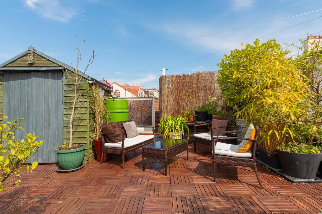 4 R5 RMR - Roof Terrace D.jpg