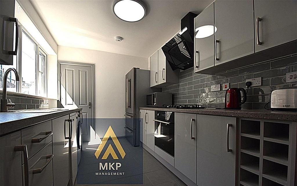 Kitchen b C.JPG