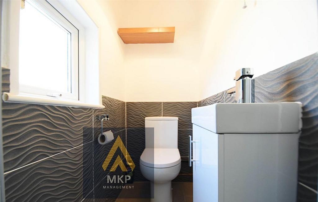 Downstairs Toilet C.JPG