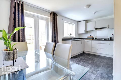 3 bedroom semi-detached house for sale, Heatherfields Crescent, Rossington, Doncaster