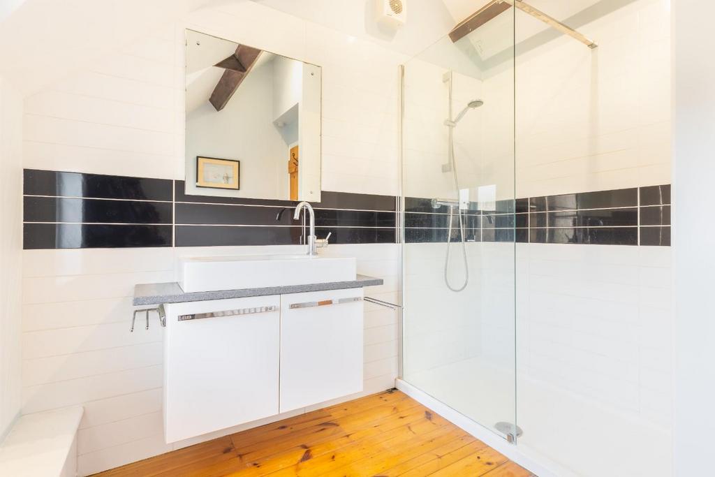 Shower room-2.jpg