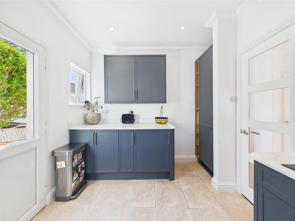 CAM04099 G0-PR0097-STILL010.jpg