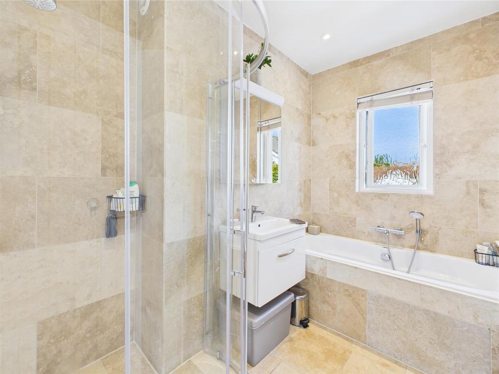 CAM04099 G0-PR0097-STILL004.jpg