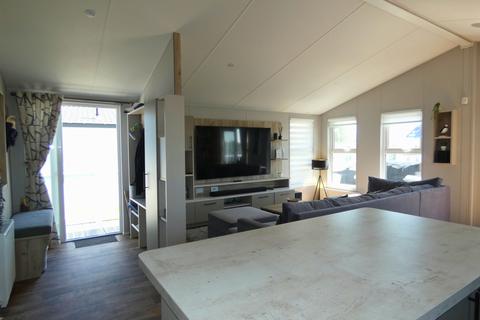3 bedroom lodge for sale, Church Lane, CO5