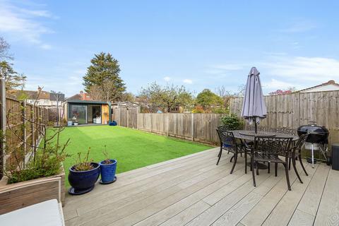 97 Merlin Grove, Beckenham, BR3 3HS
