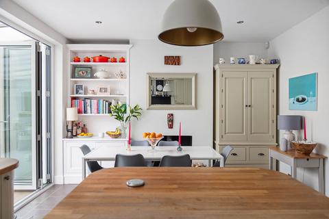 97 Merlin Grove, Beckenham, BR3 3HS