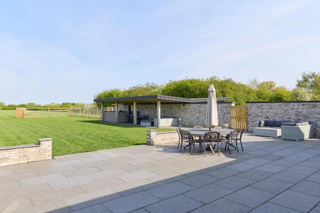 Meadowcroft Externals 2704250015.jpg