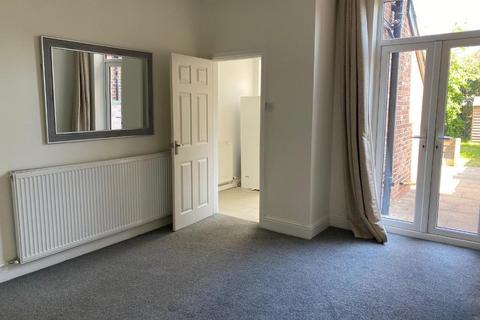 3 bedroom terraced house to rent, Hale WA15