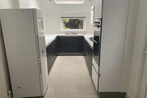 3 bedroom terraced house to rent, Hale WA15