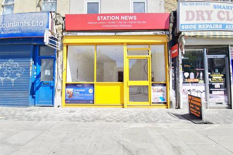 Shop to rent, Station Road, London, E12
