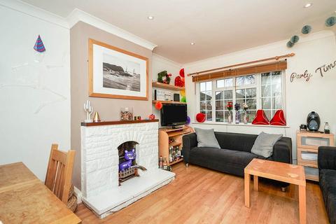 4 bedroom semi-detached house to rent, Spring Rise, Surrey TW20