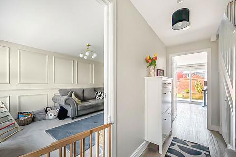 3 Baker Close, Great Oldbury, Stonehouse, GL10 3GY