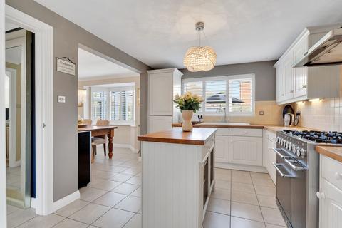 4 bedroom detached house for sale, Laburnum Way, Loughborough LE11