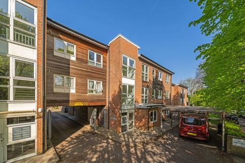 4 Burway Close, South Croydon, CR2 7AY