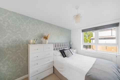 4 Burway Close, South Croydon, CR2 7AY