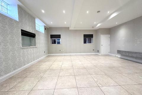 2 bedroom flat to rent, Royal Connaught Drive, Bushey