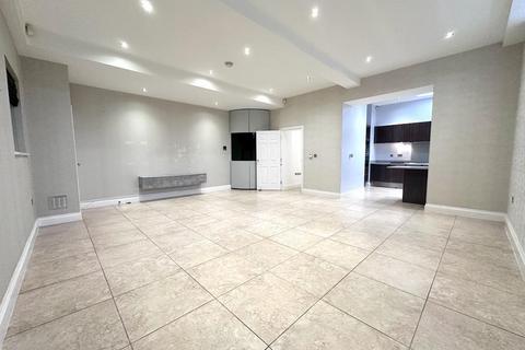 2 bedroom flat to rent, Royal Connaught Drive, Bushey