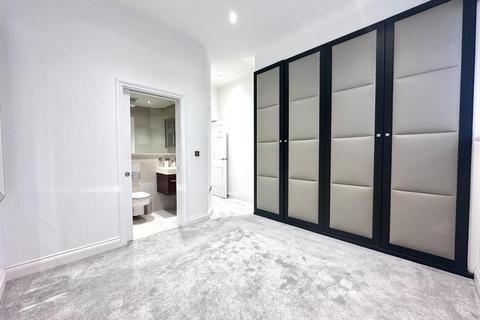 2 bedroom flat to rent, Royal Connaught Drive, Bushey