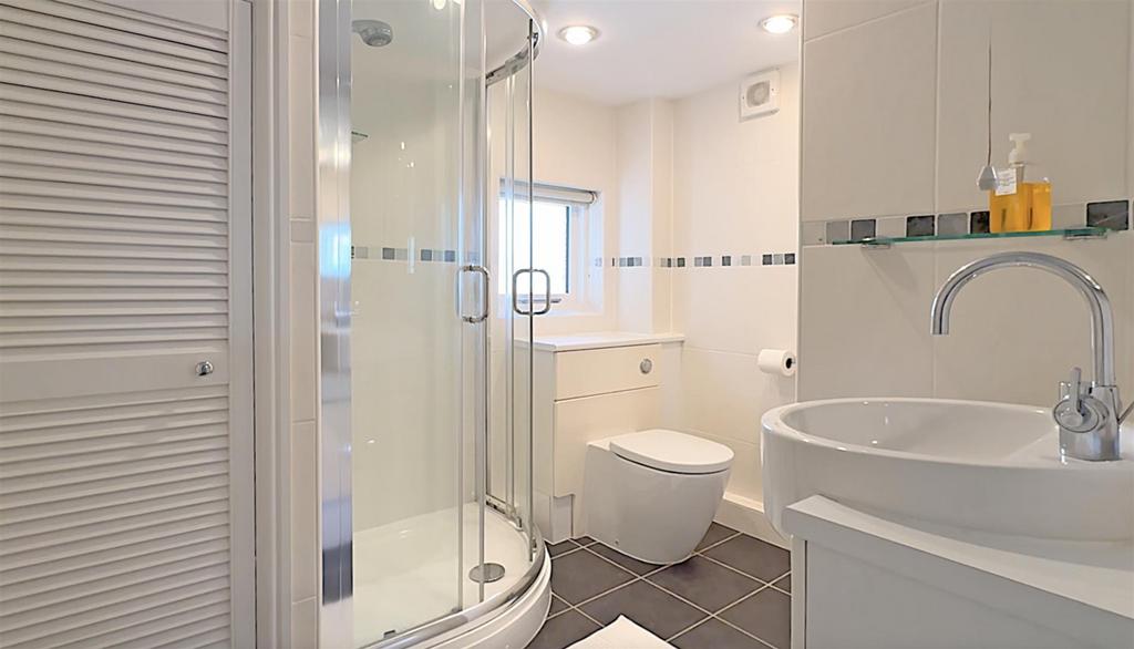 Buoys GF Shower Room.jpg
