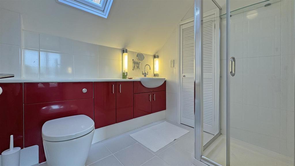 Bathroom 1 (4).jpg