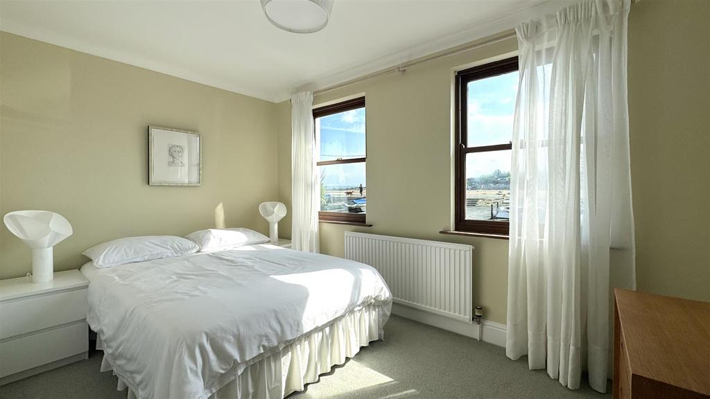 Bedroom 2 (10).jpg