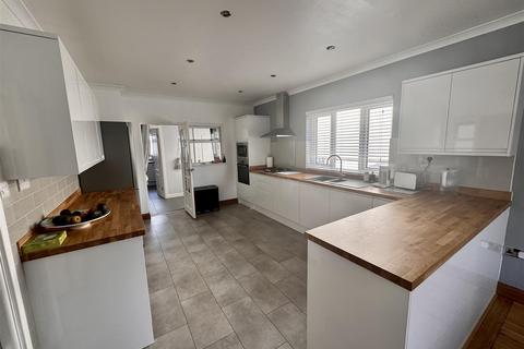 17 Aberlash Road, Ammanford, SA18 3NE