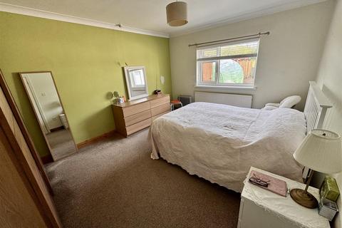 17 Aberlash Road, Ammanford, SA18 3NE