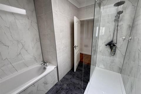 17 Aberlash Road, Ammanford, SA18 3NE