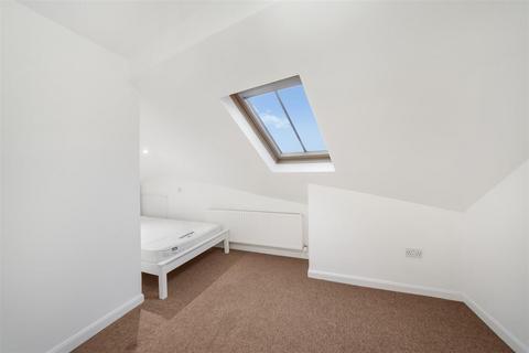 3 bedroom maisonette to rent, Milman Road, Queens Park, London