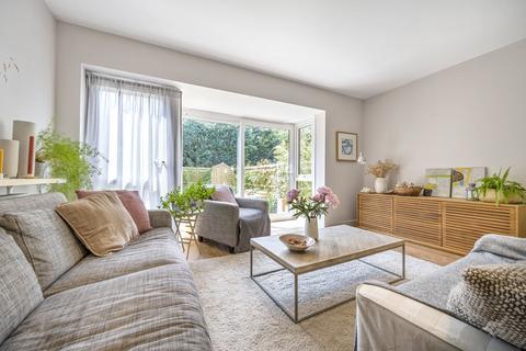 25 Bladon Close, Guildford, GU1 1TY
