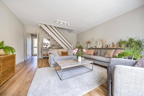 25 Bladon Close, Guildford, GU1 1TY