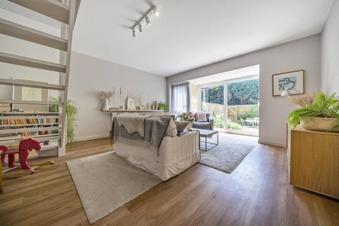 25 Bladon Close, Guildford, GU1 1TY