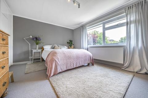 25 Bladon Close, Guildford, GU1 1TY