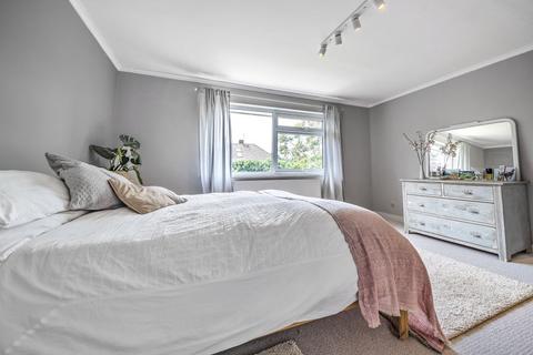 25 Bladon Close, Guildford, GU1 1TY