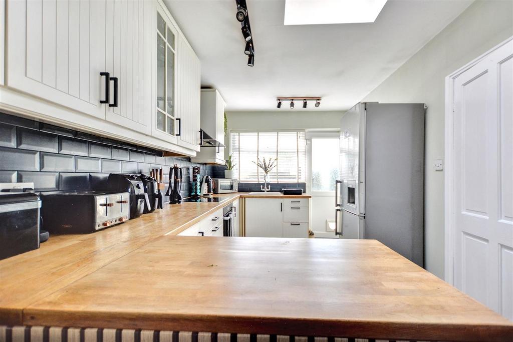 Kitchen 1.jpeg