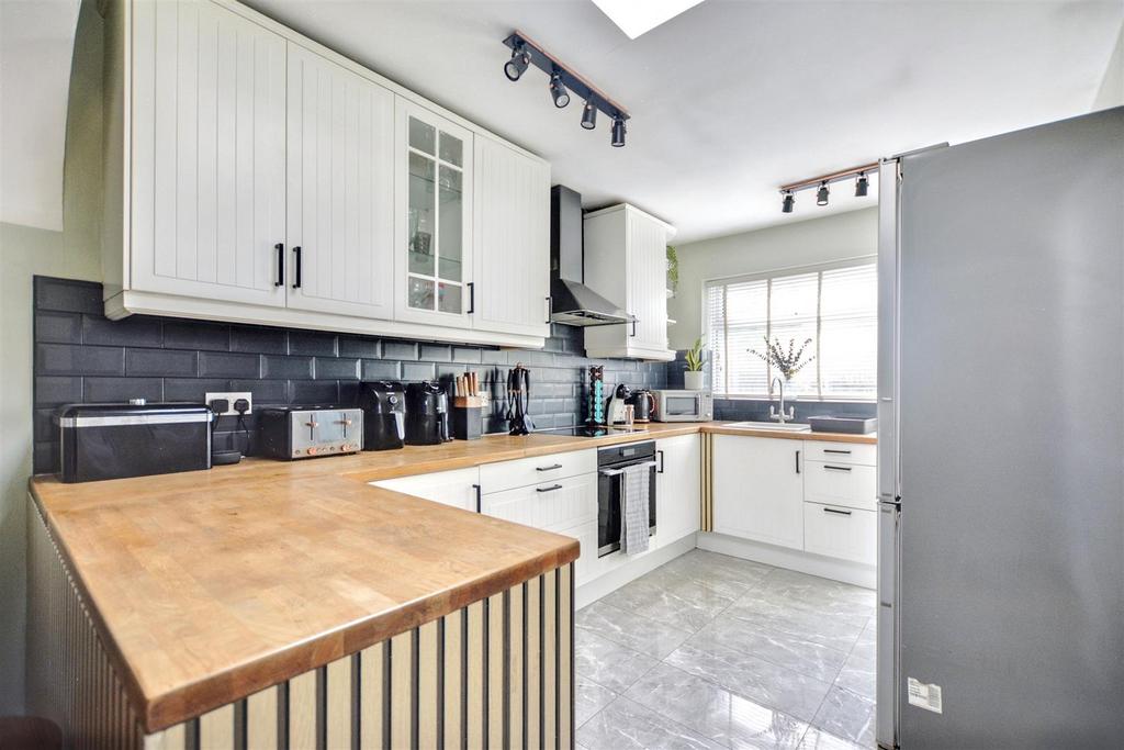 Kitchen 2.jpeg