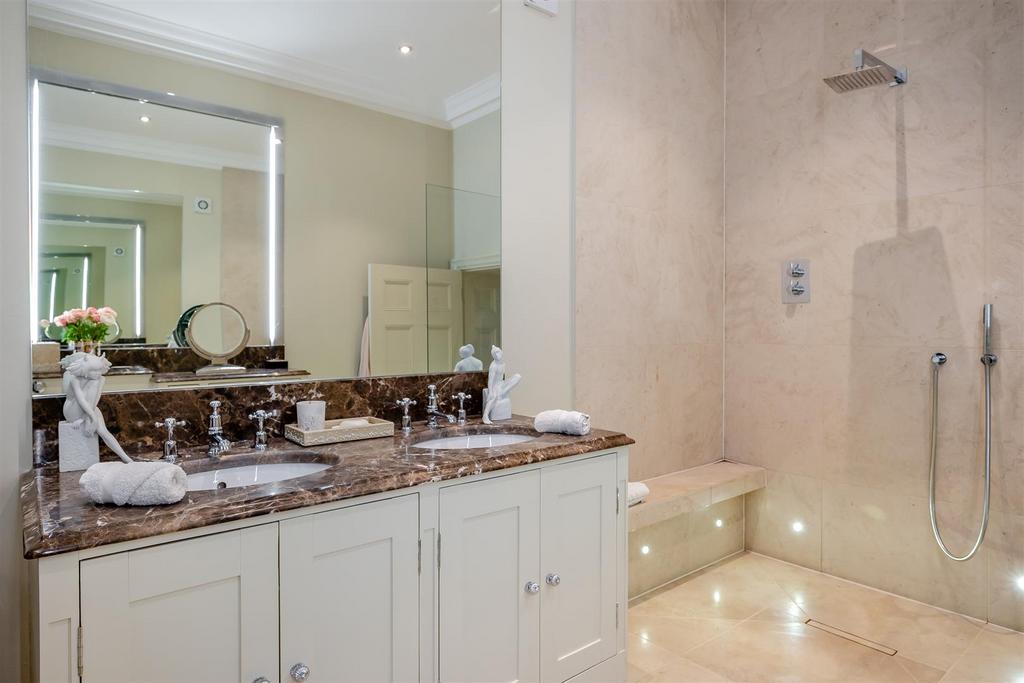 8588477-interior42.jpg