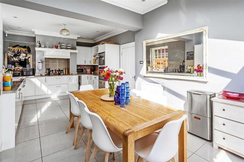 3 Banstead Road, Epsom, KT17 3EP