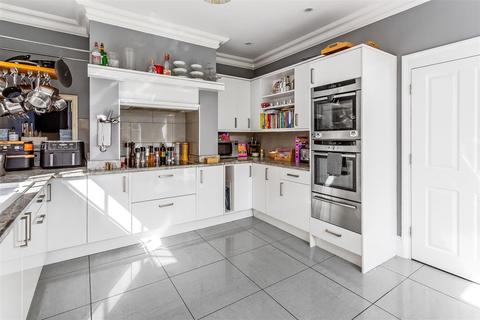 3 Banstead Road, Epsom, KT17 3EP