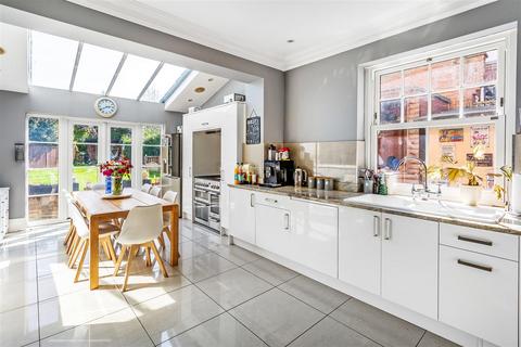 3 Banstead Road, Epsom, KT17 3EP